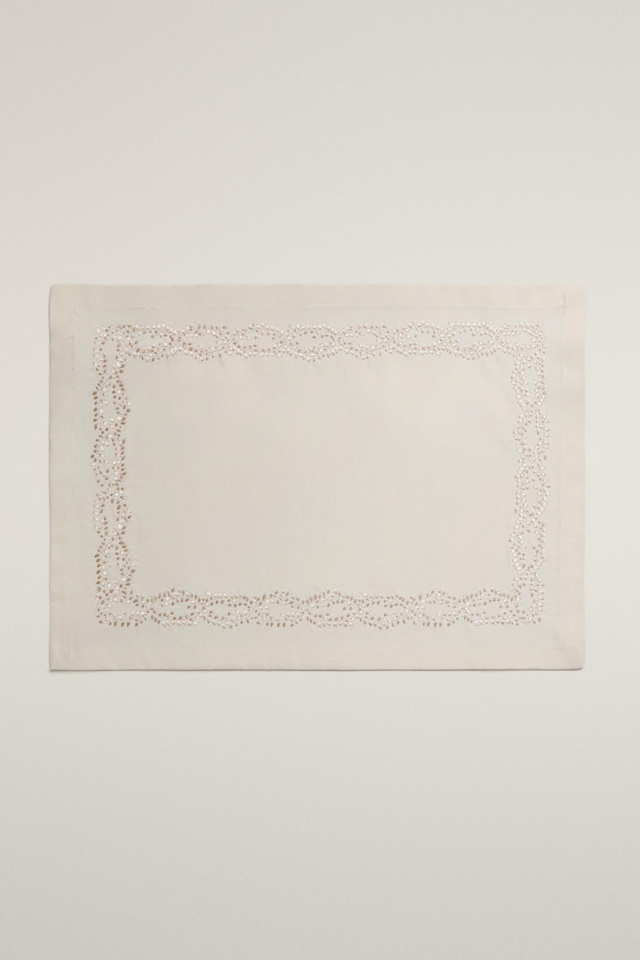 SET DE TABLE BRODÉ
